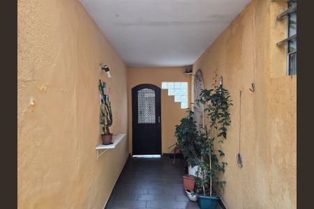 Casa à venda com 210m², 4 quartos e 2 vagascorredor porta acesso a garagem  / Casa 01