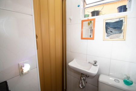 Casa à venda com 210m², 4 quartos e 2 vagas Casa à venda com 210m², 4 quartos e 2 vagasBanheiro Social