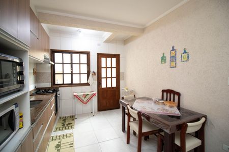 Casa à venda com 210m², 4 quartos e 2 vagas Casa à venda com 210m², 4 quartos e 2 vagasCozinha