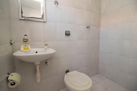 Casa à venda com 210m², 4 quartos e 2 vagas Casa à venda com 210m², 4 quartos e 2 vagasCasa 3 - Banheiro