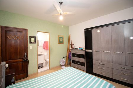 Casa à venda com 210m², 4 quartos e 2 vagas Casa à venda com 210m², 4 quartos e 2 vagasSuíte