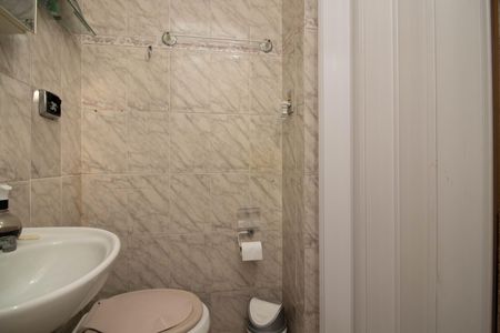 Casa à venda com 210m², 4 quartos e 2 vagas Casa à venda com 210m², 4 quartos e 2 vagasCasa 2 - Banheiro