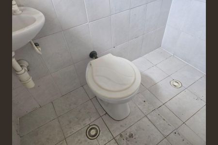 Casa à venda com 210m², 4 quartos e 2 vagasBanheiro / Casa 03