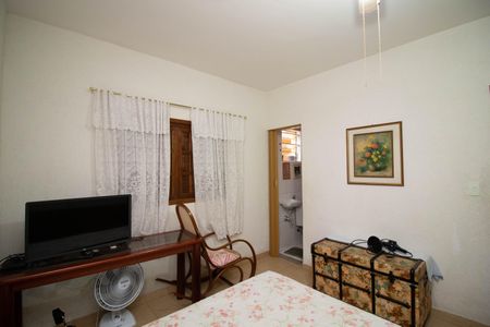 Casa à venda com 210m², 4 quartos e 2 vagas Casa à venda com 210m², 4 quartos e 2 vagasQuarto