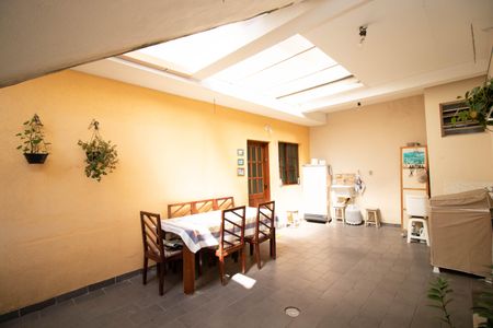 Casa à venda com 210m², 4 quartos e 2 vagas Casa à venda com 210m², 4 quartos e 2 vagasÁrea de Serviço