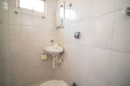 Casa à venda com 210m², 4 quartos e 2 vagas Casa à venda com 210m², 4 quartos e 2 vagasCasa 3 - Banheiro