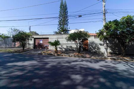 Casa à venda com 500m², 5 quartos e 4 vagasFachada