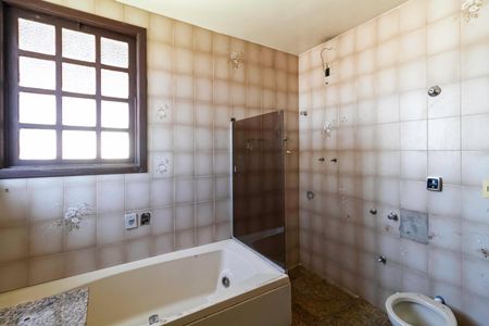 Casa à venda com 500m², 5 quartos e 4 vagasBanheiro da Suíte 1