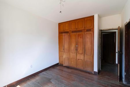 Casa à venda com 500m², 5 quartos e 4 vagasSemi Suíte 1