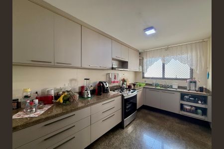 Apartamento para alugar com 160m², 3 quartos e 2 vagas Apartamento para alugar com 160m², 3 quartos e 2 vagasCozinha
