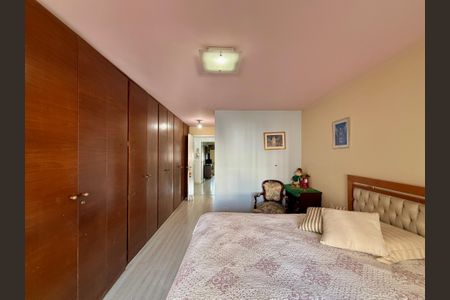 Apartamento para alugar com 160m², 3 quartos e 2 vagas Apartamento para alugar com 160m², 3 quartos e 2 vagasSuíte