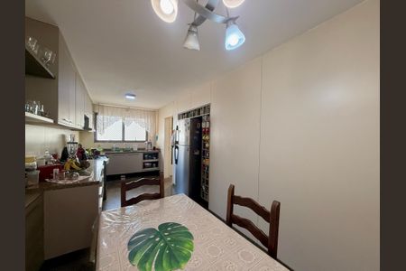 Apartamento para alugar com 160m², 3 quartos e 2 vagas Apartamento para alugar com 160m², 3 quartos e 2 vagasCozinha