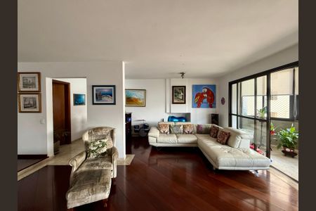 Apartamento para alugar com 160m², 3 quartos e 2 vagas Apartamento para alugar com 160m², 3 quartos e 2 vagasSala