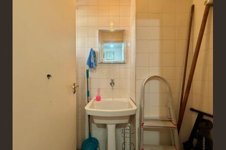 Apartamento para alugar com 160m², 3 quartos e 2 vagas Apartamento para alugar com 160m², 3 quartos e 2 vagasBanheiro de Serviço