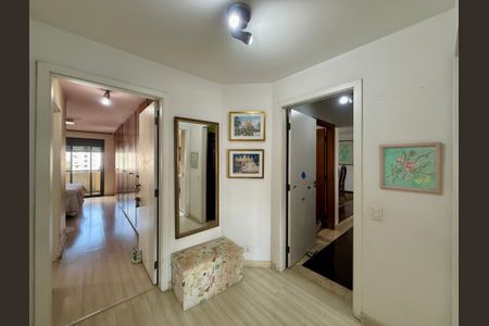 Apartamento para alugar com 160m², 3 quartos e 2 vagas Apartamento para alugar com 160m², 3 quartos e 2 vagasCorredor Quartos