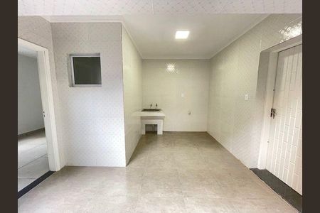 Casa à venda com 3 quartos, 214m² em Vila Alexandria, São Paulo