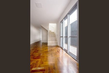 Casa à venda com 3 quartos, 214m² em Vila Alexandria, São Paulo