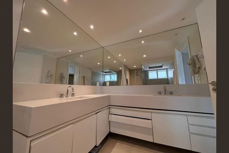 Apartamento à venda com 258m², 4 quartos e 4 vagas