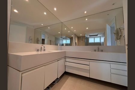 Apartamento à venda com 258m², 4 quartos e 4 vagas