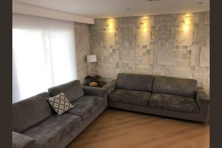 Casa à venda com 3 quartos, 250m² em Vila Nivi, São Paulo