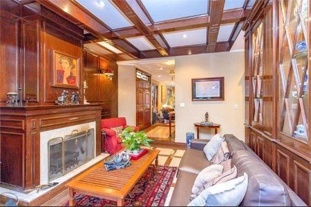 Casa à venda com 5 quartos, 208m² em Vila Madalena, São Paulo