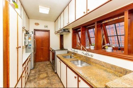 Casa à venda com 5 quartos, 208m² em Vila Madalena, São Paulo