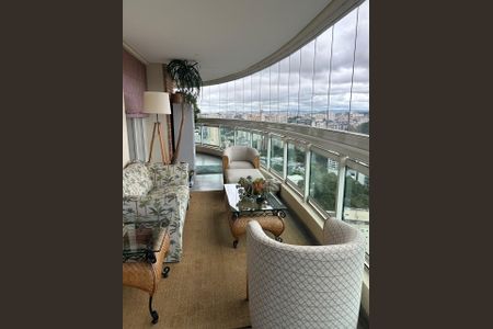 Apartamento à venda com 261m², 4 quartos e 4 vagas