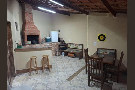 Casa à venda com 265m², 3 quartos e 2 vagas