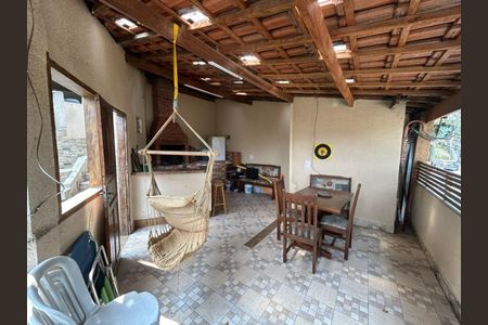 Casa à venda com 265m², 3 quartos e 2 vagas