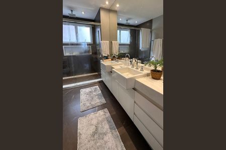 Apartamento à venda com 247m², 4 quartos e 5 vagas