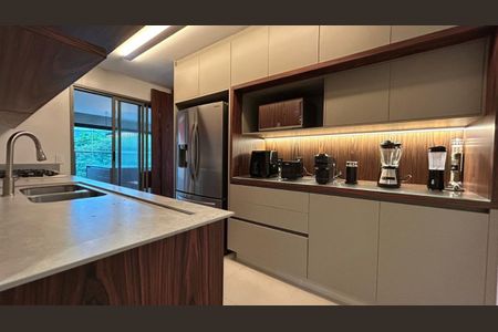 Apartamento à venda com 230m², 3 quartos e 4 vagas