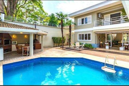 Casa à venda com 353m², 5 quartos e 6 vagas