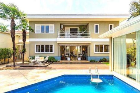 Casa à venda com 353m², 5 quartos e 6 vagas