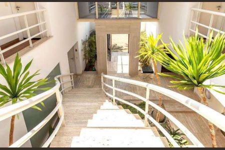 Casa à venda com 353m², 5 quartos e 6 vagas