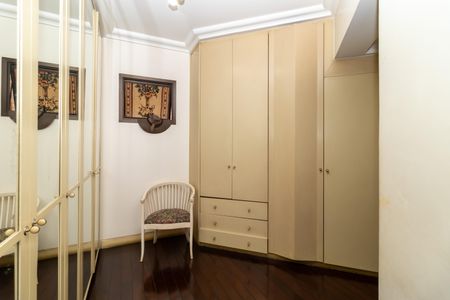 Apartamento à venda com 244m², 4 quartos e 4 vagasCloset da Suíte 2