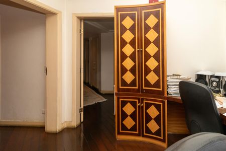 Apartamento à venda com 244m², 4 quartos e 4 vagasEscritório