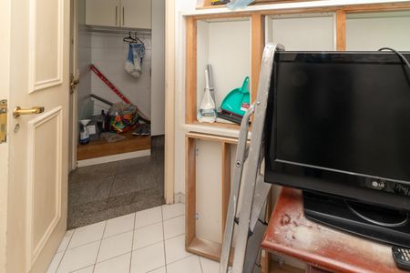 Apartamento à venda com 244m², 4 quartos e 4 vagasQuarto de Serviço