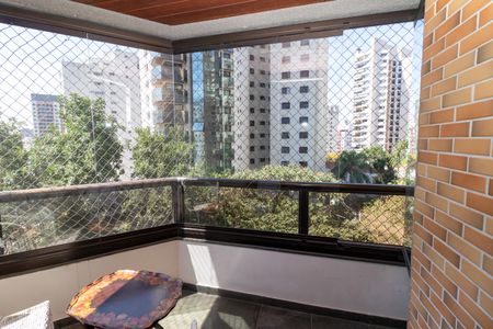 Apartamento à venda com 244m², 4 quartos e 4 vagasSacada da Suíte 2