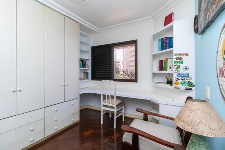 Apartamento à venda com 244m², 4 quartos e 4 vagasQuarto 2