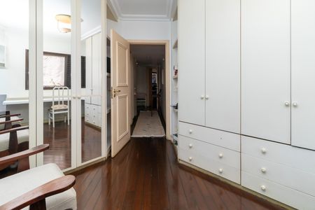 Apartamento à venda com 244m², 4 quartos e 4 vagasQuarto 2