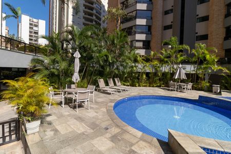 Apartamento à venda com 244m², 4 quartos e 4 vagasÁrea Comum - Piscina