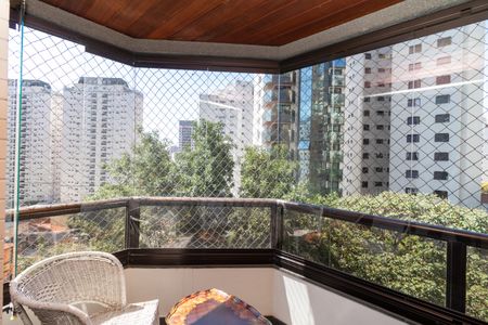 Apartamento à venda com 244m², 4 quartos e 4 vagasSacada da Suíte 2