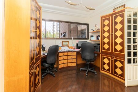 Apartamento à venda com 244m², 4 quartos e 4 vagasEscritório