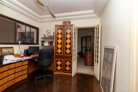 Apartamento à venda com 244m², 4 quartos e 4 vagasEscritório