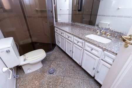 Apartamento à venda com 244m², 4 quartos e 4 vagasBanheiro Social