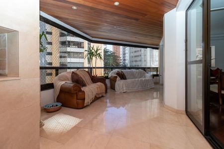 Apartamento à venda com 244m², 4 quartos e 4 vagasVaranda da Sala