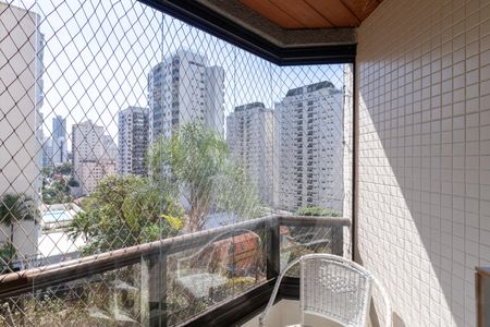 Apartamento à venda com 244m², 4 quartos e 4 vagasSacada da Suíte 1
