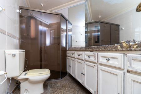 Apartamento à venda com 244m², 4 quartos e 4 vagasBanheiro Social