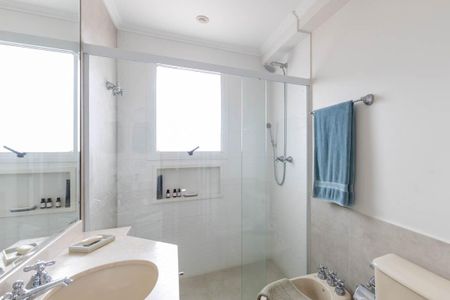 Apartamento à venda com 315m², 4 quartos e 5 vagasBanheiro 3 - Suíte