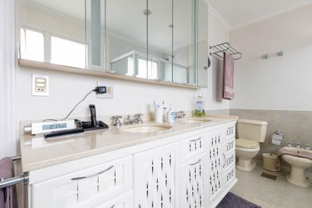 Apartamento à venda com 315m², 4 quartos e 5 vagasBanheiro 1 - Suíte